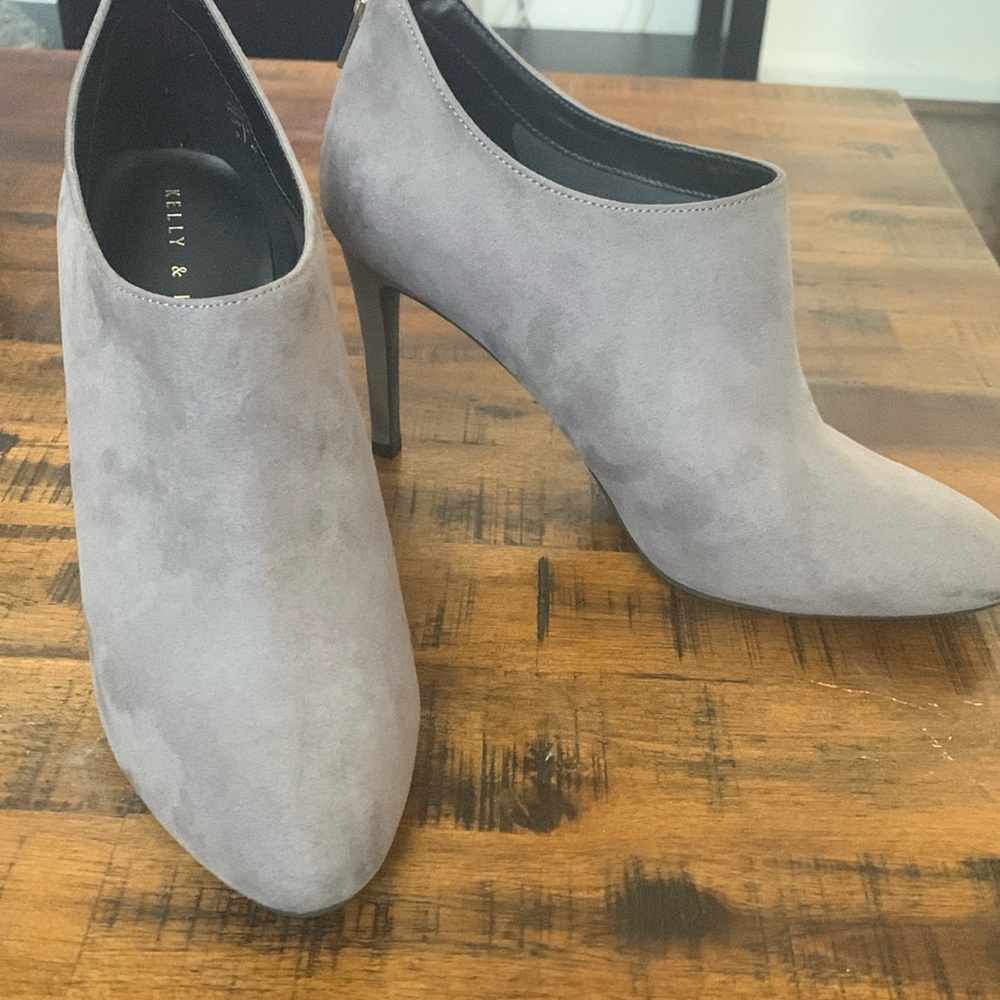 Grey booties women’s size 9. Heel height approximately 3”